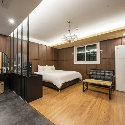 Daegu Hyeonpung Hong C Hotels near 현풍석빙고 보물673호