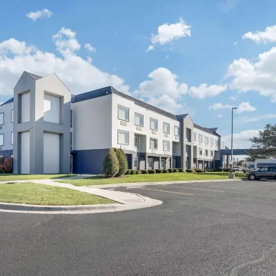 Best Western Glenview Inn-Chicagoland Inn and Suites Hotels near Centennial Park