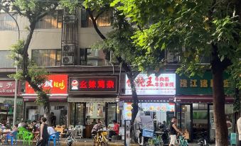 Pleasant Mountain View Residence Apartment (Qidaoyan Street)(惬意观山居公寓 ...