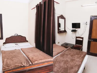 Kumar Hotel Hotels near Charbagh Railway Station