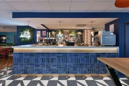 Travelodge Cardiff Central Queen Street