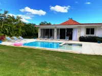 Seasideserenity: Luxury Villa Steps From The Beach