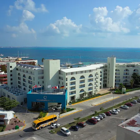 Aquamarina Beach Hotel Cancun Отели рядом с достопримечательностью «Пляж Лангоста»