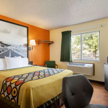 Super 8 by Wyndham Waco University Area