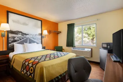 Super 8 by Wyndham Waco University Area
