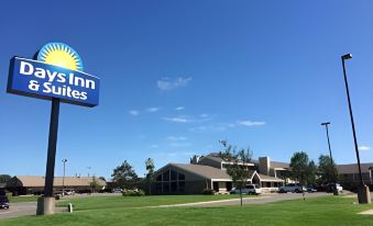 Days Inn & Suites by Wyndham Baxter Brainerd Area