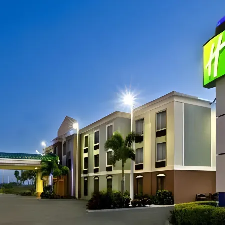 Holiday Inn Express & Suites Clewiston by IHG