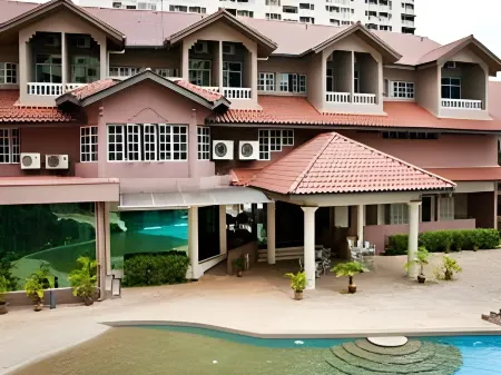 Lone Pine Resort
