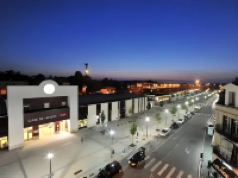 Brit Hotel Confort Nevers Centre Gare ヌベールのホテル