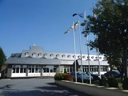 Flannery's Hotel Отели в г. Treanlaur