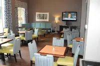 Holiday Inn Express & Suites STARKVILLE by IHG - breakfast