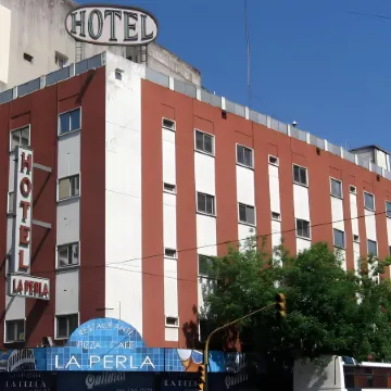 Hotel la Perla Отели рядом с достопримечательностью «Железнодорожный вокзал Онсе»