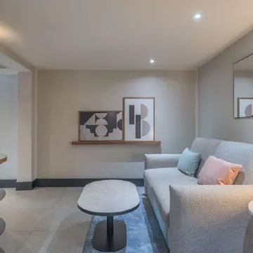 Hilton Paris la Defense Отели рядом со станцией La Defense Station