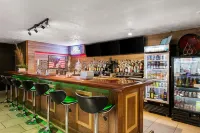 Americas Best Value Inn Lincoln Airport - bar