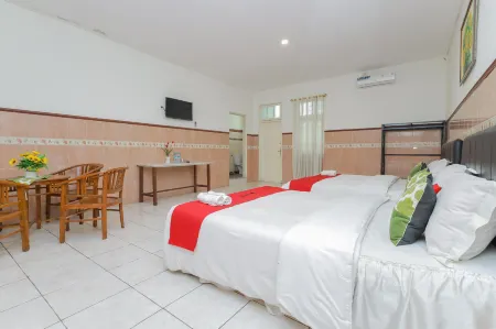 RedDoorz Syariah at Mojosari Отели в г. Mojosari