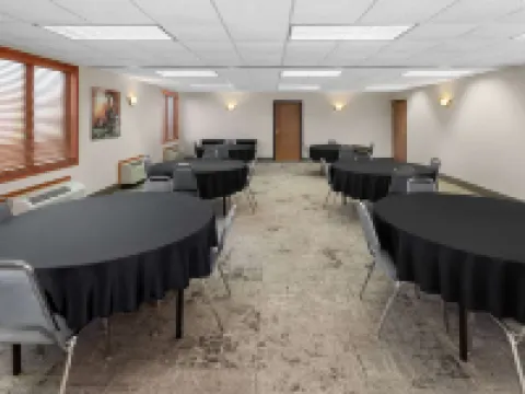 Links BOS Landen Hotel & Spa of Pella, Trademark by Wyndham Hotels in Pella