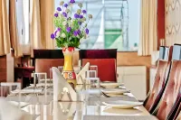Hotel Floret Inn