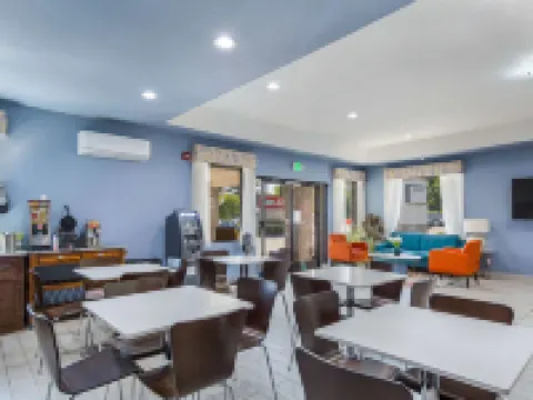 Quality Inn & Suites Hotels in Suffolk