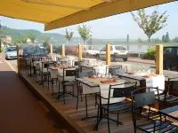 Logis - Hôtel & Restaurant le Bellevue Hotels in Bourgtheroulde-Infreville