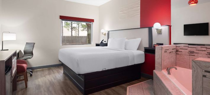 Ramada by Wyndham Locust Grove Hotels in Henry County