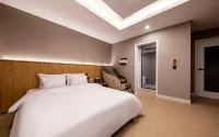 Asan Hotel Atrium