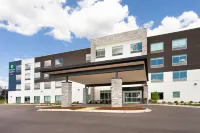 Holiday Inn Express & Suites Reedsburg – Dells Area Hotels in 