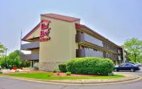 Super 8 by Wyndham Deerfield - Northbrook Hotels in Northbrook