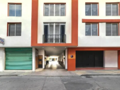 Capital O Hotel Casa Blanca セラヤのホテル