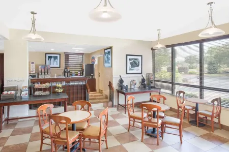 Baymont by Wyndham Greenville Отели в г. Чикод