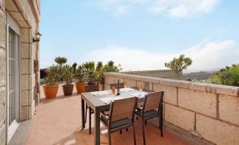 Finca Aurora Quiet Holiday Flat with Pool and Great Mountain and Sea Views
