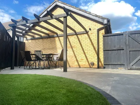 Hampton 3-bedroom Luxury Escape With Parking Отели рядом с достопримечательностью «Longthorpe Tower»