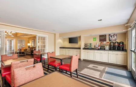 Extended Stay America Suites - Cincinnati - Blue Ash - Reed Hartman Отели рядом с достопримечательностью «Serene Suites Premier Memory Care»