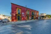 Capital O Parador Crespo Hotel, Oaxaca - Bãi đậu xe