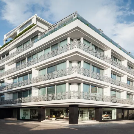 Riva Arun Bangkok Отели рядом с достопримечательностью «Мечеть Тонсон»