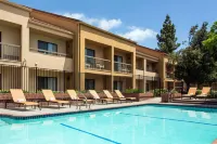Courtyard Pleasanton - Pools