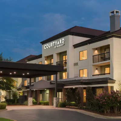 Courtyard Tulsa Central Hotels near Gathering Place