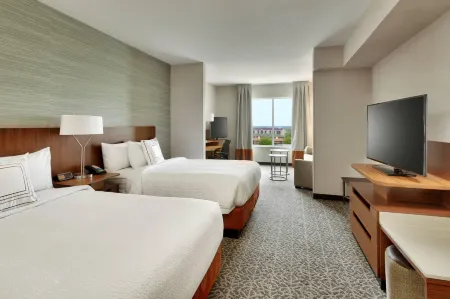 Fairfield Inn & Suites Springfield North Отели рядом с достопримечательностью «Pythian Castle»