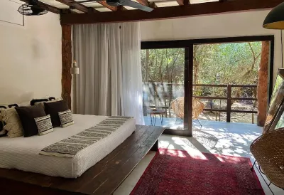 Amor Rooms