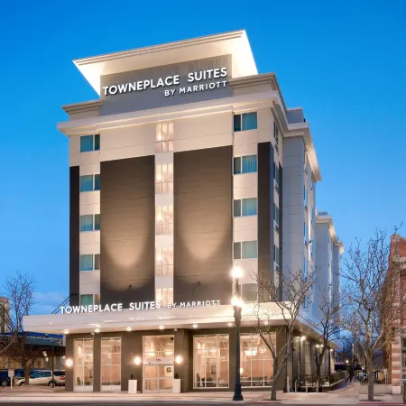 TownePlace Suites Salt Lake City Downtown Отели рядом с достопримечательностью «Конгресс-центр Salt Palace»
