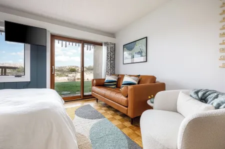 Waterfront Studio, newly renovated, A Cool Studio, Glen Arbor M22 Crystal River