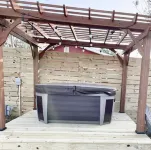 A pet friendly A-Frame with a hot tub & fire pit! 매캘런 호텔