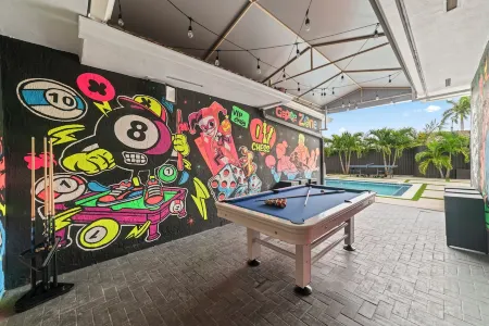 Luxury 7Br Retreat w/ Games, Pool & Mini Golf