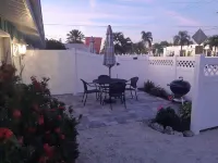 Drift Inn A, Heated Pool, Beach and Amenities, 2-3 min walk.