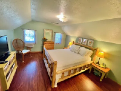 The Stone Cottage! Private with incredible views of the River and Mountains. 哈里斯酒店