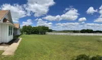Cozy Modern 2/2 Farmhouse Near Waco Hotels near Lake Shore Baptist Church