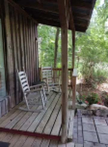 RockinC Cabin. Private cabin in the tall trees. On a120 acre farm.