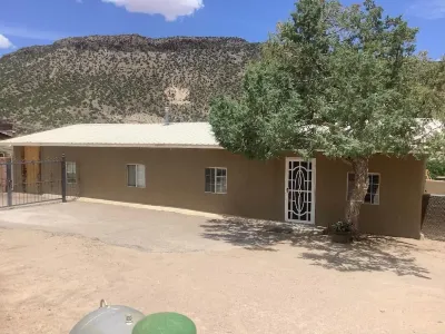 Una Casita Tranquila-Surrounded by Stunning Mountain Views! Hotels near TeaKettle Rock, Coyote Ranger District, Santa Fe National Forest