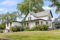 Gather the Fam! Close to everything, Home Theater, 2 Kitchens, 2 Living Rooms! Hotel di 