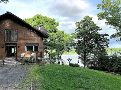 Private Home, Stunning Hudson River Views- 30 min from Hunter Mountain Hotels near Saugerties / Woodstock KOA Journey
