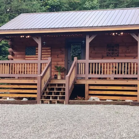 Bennett Lake Tiny Cabin